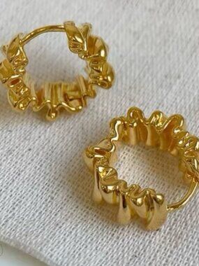 Zara Siena Gold Crinkle Huggie Earrings